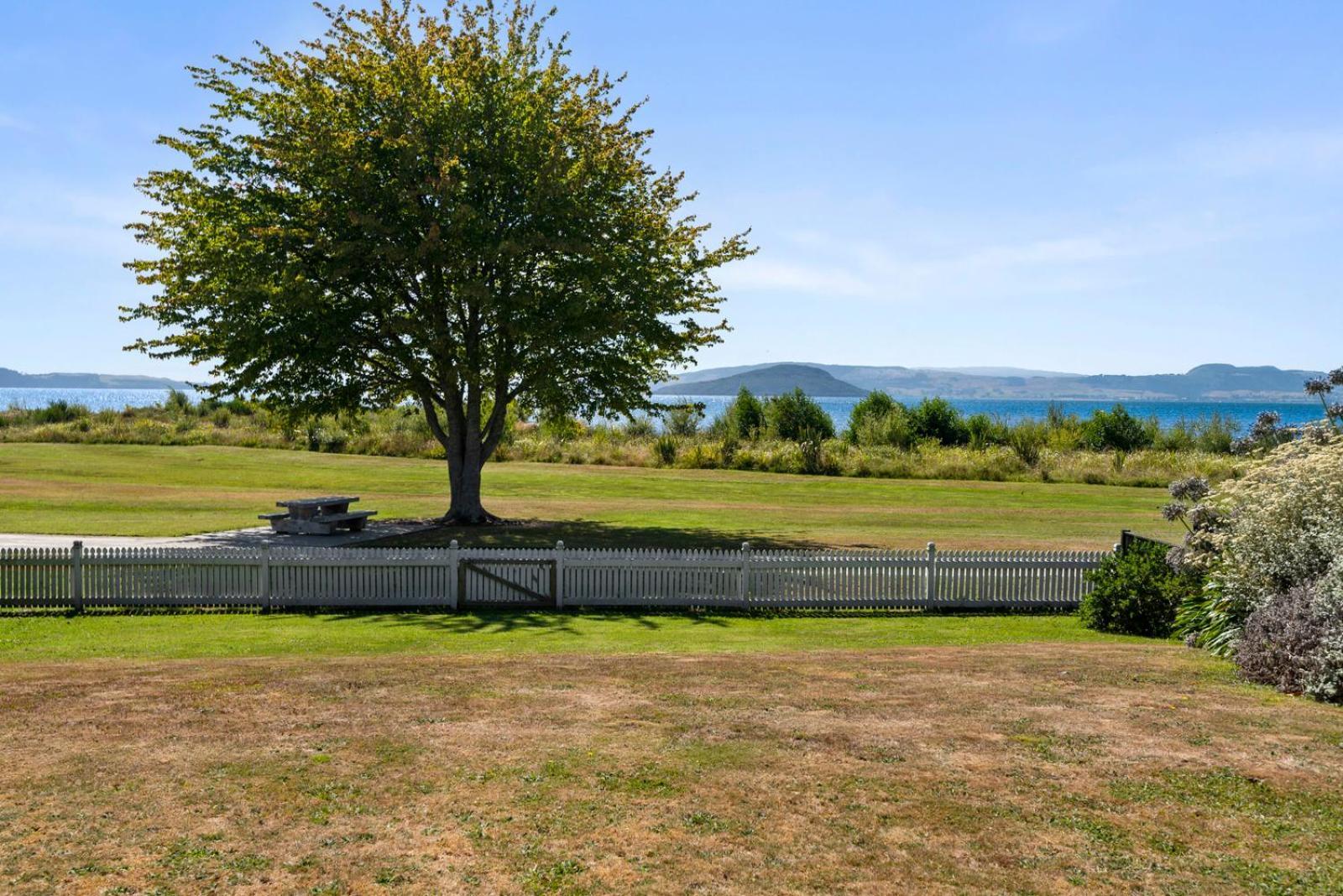 Ngongotaha Lakeside Home Rotorua Buitenkant foto